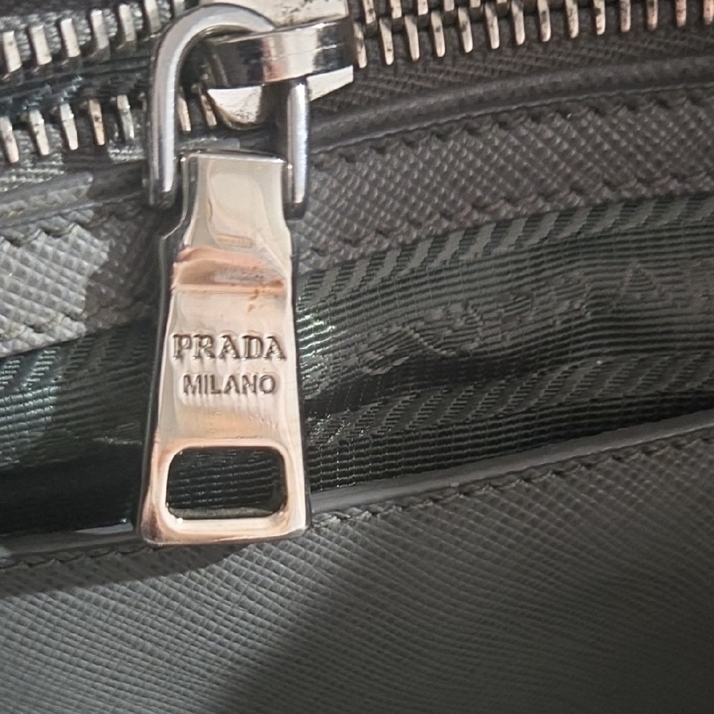Trade... Do Not Buy Prada Galleria Saffiano leather tote in Two-tone grey - Picture 10 of 15